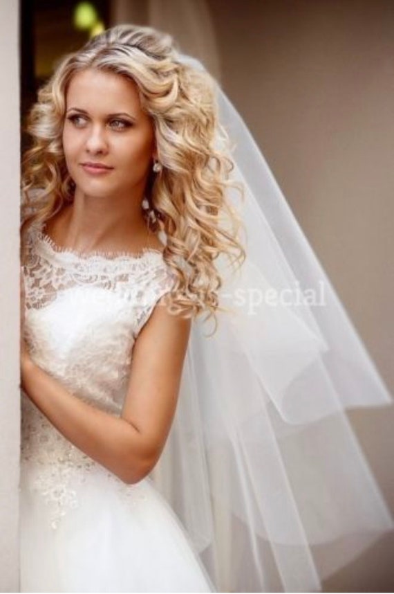 Zehope 2 Tier Bride Wedding Veil White Fingertip Short Bridal Veils Soft  Tulle Wedding Veil with Comb Cut Edge (Ivory)