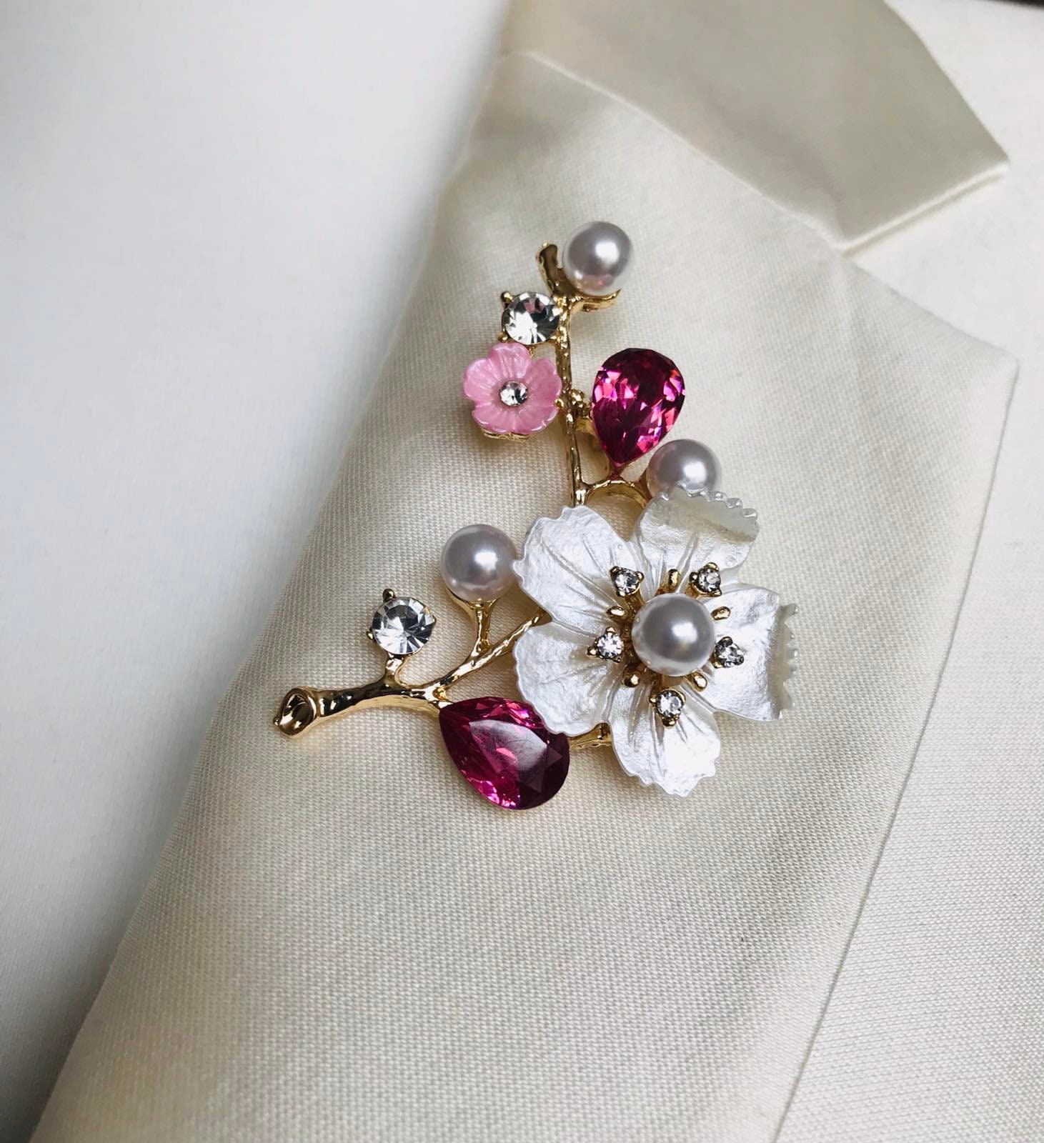 Elegant Luxury Women Girls Rhinestone Flower Pearl Brooches Badges Fashion  Casual Crsytal Plant Jewelry Pins For Women Party