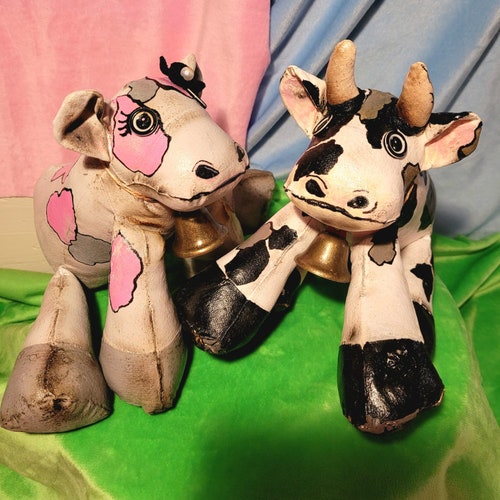 Cow Sculpture, Cow Dolls, Cow shops Art, Soft Sculpture, Home Decor, Country Decor, Folk Art, Homestead Decor, Love Cows, Bovine Art, Art Dolls