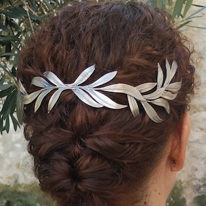 Corona nupcial de Hoja Romántica con estilo diosa griega perfecta como tiara o diadema de Laurel. Corona de olivo. Tocado de boda multiposición.