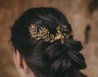 Leaf jewelry bridal comb perfect as a boho wedding headpiece.