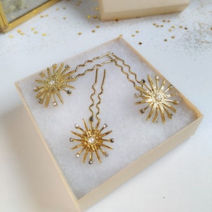 Gold and pearl star hair pins set of 3, Romantic celestial bridal headpiece for a boho wedding, Dainty bridal crystal star bobby pins set