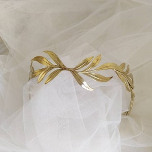 Laurel leaf bridal crown with Romantic Greek goddess style perfect as a headband or tiara. Multiposition wedding headpiece, Laurel hair vine
