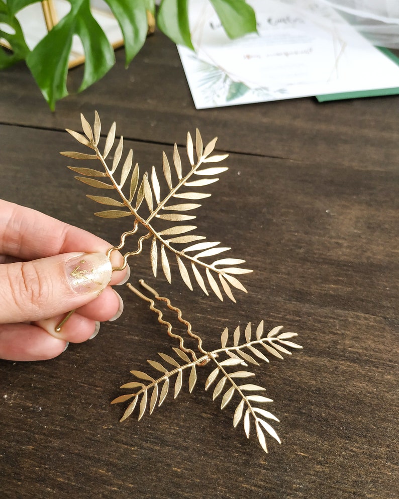 Beach wedding hair pins with tropical leaves, Tropical wedding headpiece with Gold Palm leaves, Bridal hair piece for beach boho wedding image 3