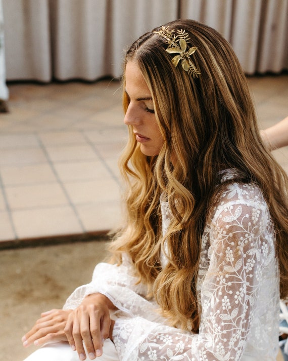 Boho summer jewellry wedding headpiece, Golden flower bridal headband perfect as a leaves tiara, Rustic metal bridal hairband.