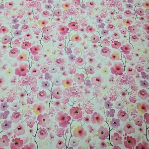 Tissu fleurs printanières par mètre, imprimé floral rose pâle et violet, idéal pour les projets de courtepointe, de rembourrage et d&#39;artisanat, léger, frais