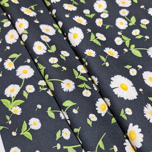 Tissu floral avec marguerites noires - Marguerites blanches et jaunes sur tissu noir - Idéal pour les projets de bricolage, de courtepointe et de couture par mètre