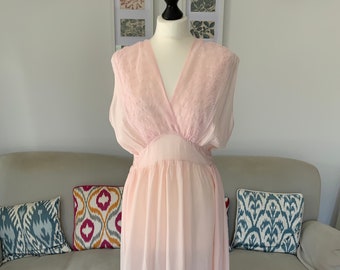 Original Vintage 1950s Pale Pink Nightdress Nightgown Robe Soft Acetate Rayon Loose Style Full Length Embroidery Large 38 40” Bust