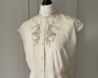 Vintage 1950s 1960s Silk Embroidered Blouse Ivory Cream Cafe au Lait Embroidery Cap Sleeves M Size Bust 36 Inches