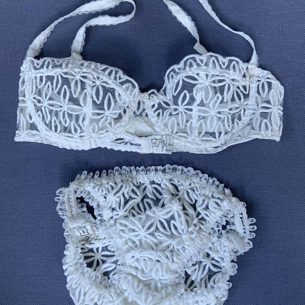 Rare Luxury Vintage French 1960s Jeune Europe White Embroidered Organdie Bra Pants Set Designer Lingerie Lace Trim Unworn S Size UK 34B