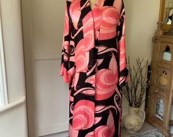 Vintage 1930s Art Deco Wrap Robe Celanese Fluid Fabric  Dressing Gown Pinky Coral Black Swirls Abstract Flowers Adaptable Size 34 38 Bust