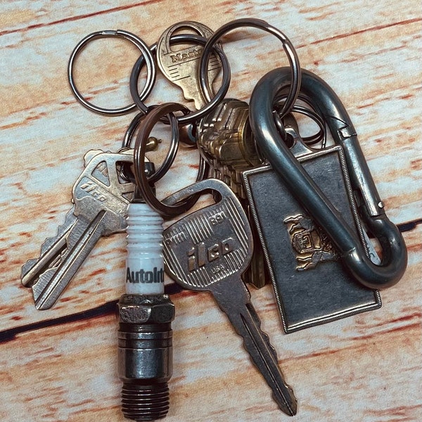 Keychain, Spark Plug Keychain, Fathers Day, Gifts, Vintage Car, Spark Plug, Key Ring, Car Guy, Mechanic, Dude Gifts, Recycled, Metal Art