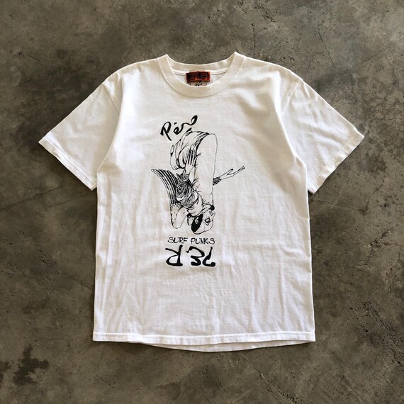 73R セブンスリー - R ペロ サーフパンク Tシャツ #1374 - Etsy 日本 73R セブンスリー - R ペロ サーフパンク Tシャツ #1374 - Etsy 日本