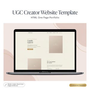 Może przedstawiać: Rustykalny drewniany znak z napisem "Welcome to our home" w białych literach. Znak ma postarzaną powierzchnię i prosty, zachęcający design, idealny do dekoracji wejścia.