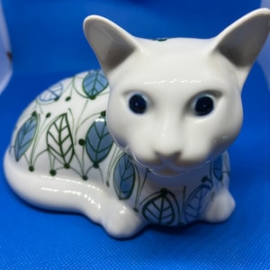 Vintage ceramic cat
