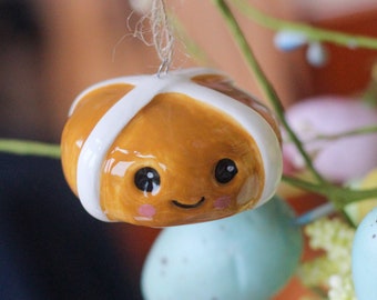 Ceramic Smiling Hot Cross Bun Ornament | Adorable Easter Tree Decorations