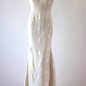 Caroline Holmes - Vestido de crepe de seda duplo bordado com rosas