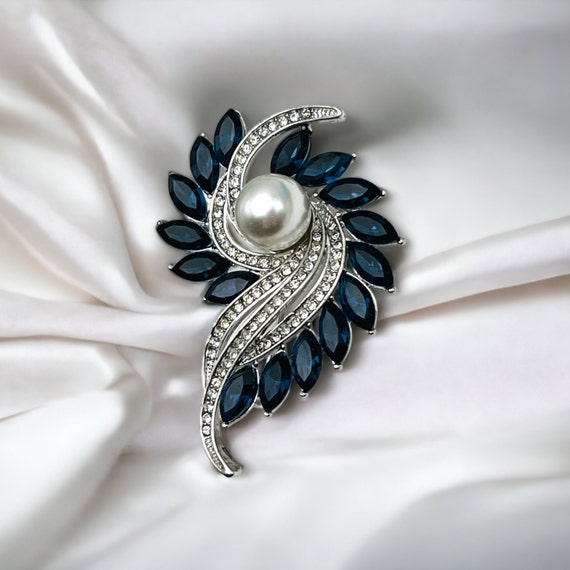 SelectiveAccents Pearl Brooch Pin | Sparkling Sapphire Formal Accessory | Elegant Pearl Accessories for Women | Exquisite Wedding Brooch
