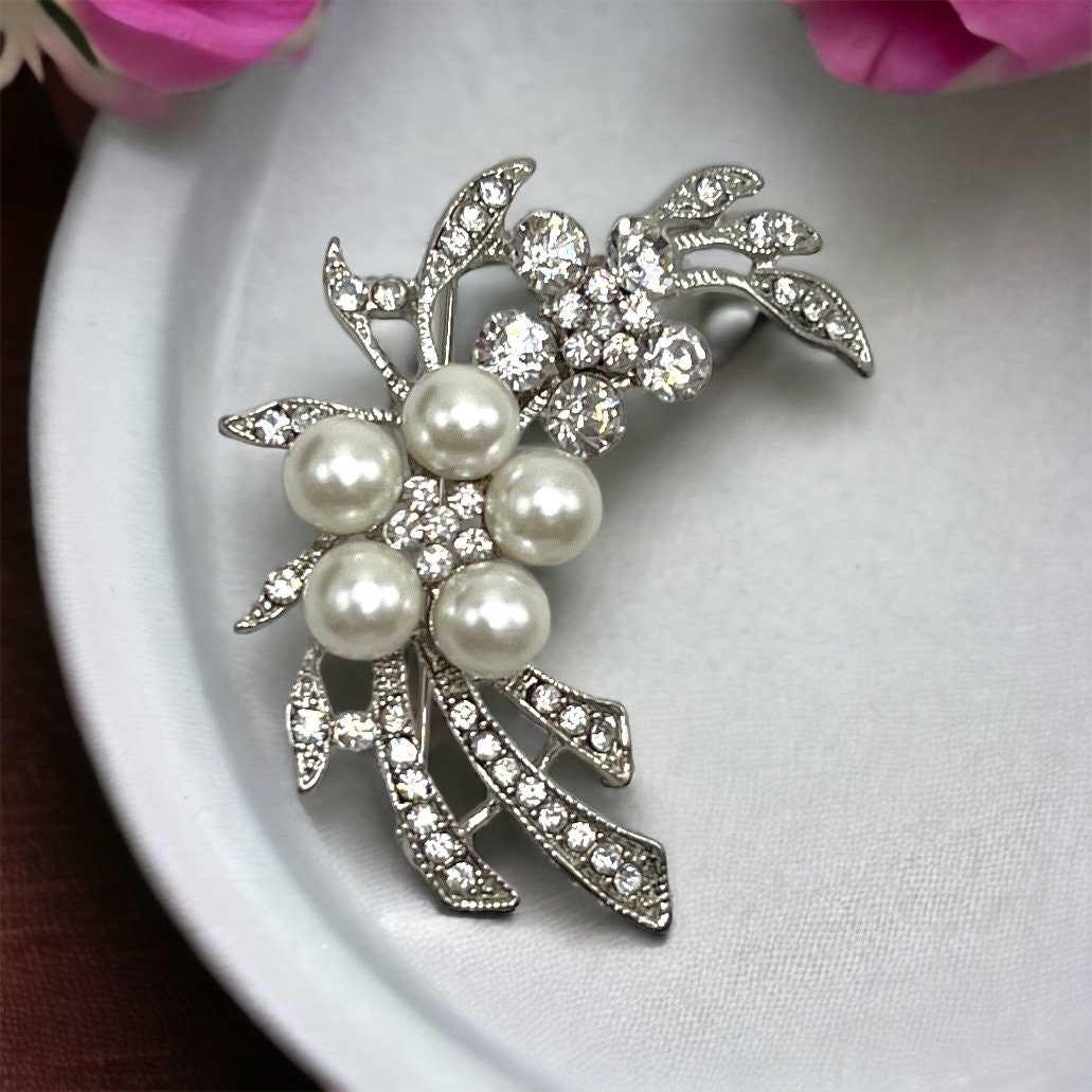 SelectiveAccents Pearl Brooch Pin | Sparkling Sapphire Formal Accessory | Elegant Pearl Accessories for Women | Exquisite Wedding Brooch