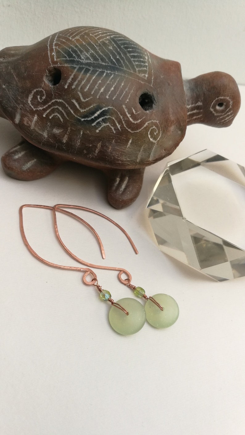Ohrringe mit Edelstein und Perlen, Geschenk für Kupferhochzeit oder 7. Jahrestag, Wikinger Schmuck, Mittelalterschmuck, minimalistisch Bild 5