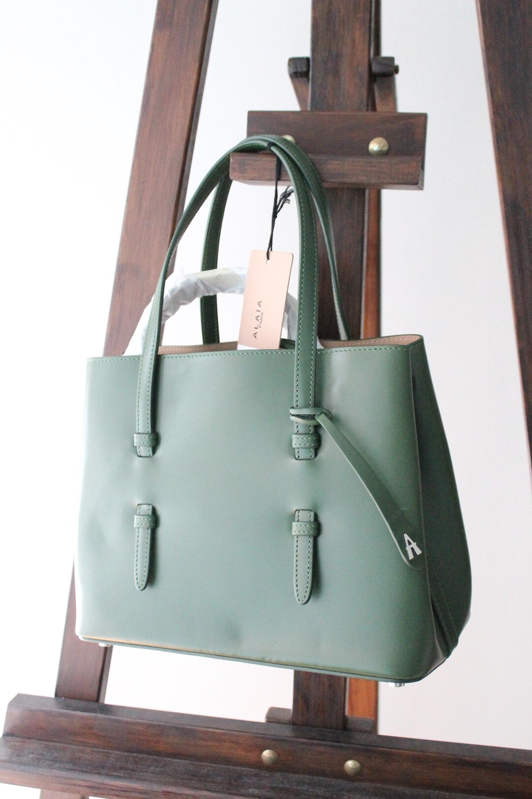 Alaïa Mina Model Handbag in New Green Leather With Defects