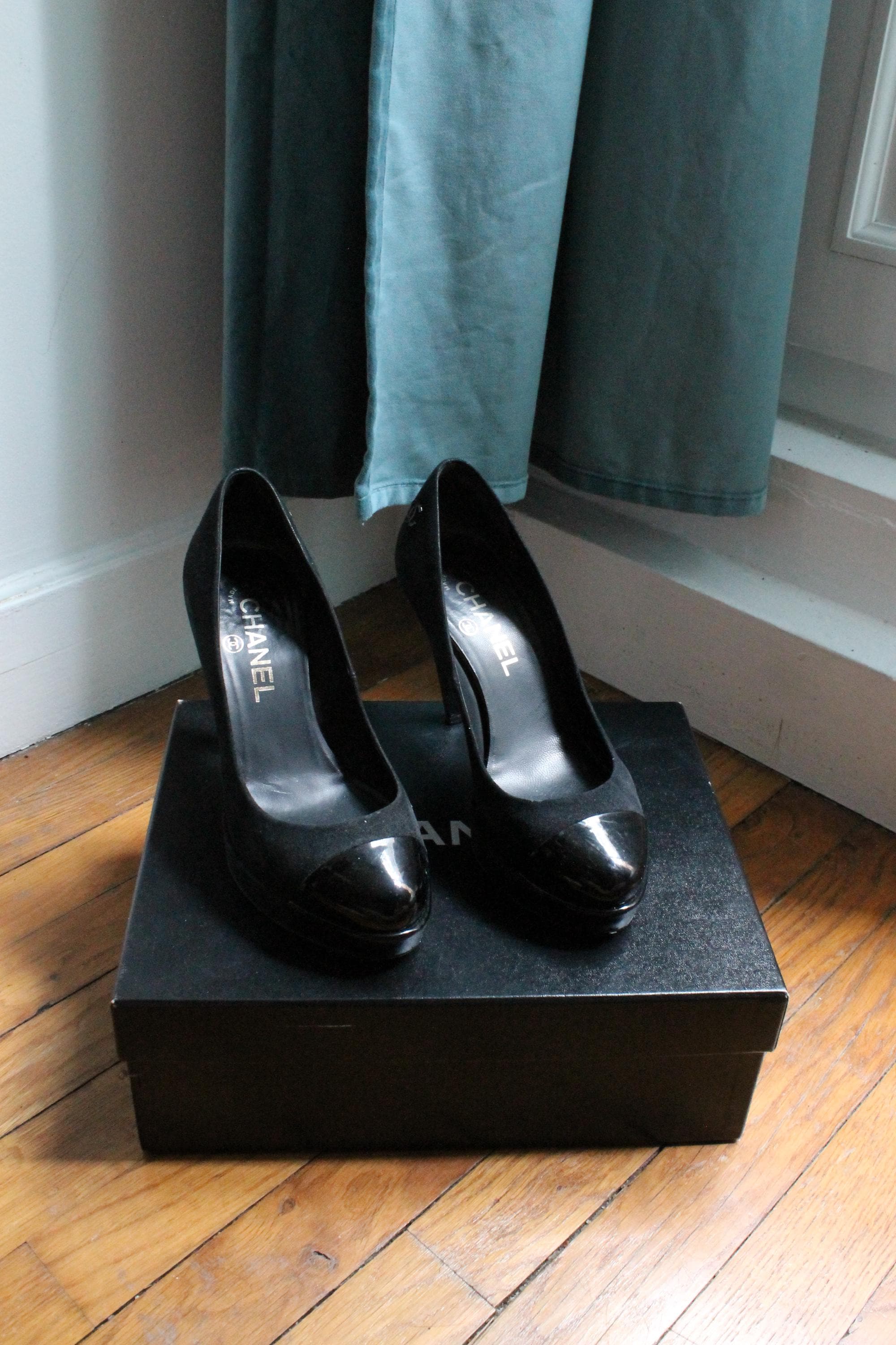 Jupe midi satin Femme | ® Collections Passées Jupe midi satin Femme | ® Collections Passées