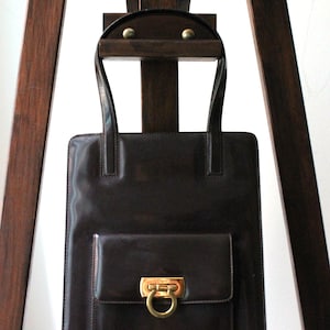 Salvatore Ferragamo sac à main en cuir verni marron
