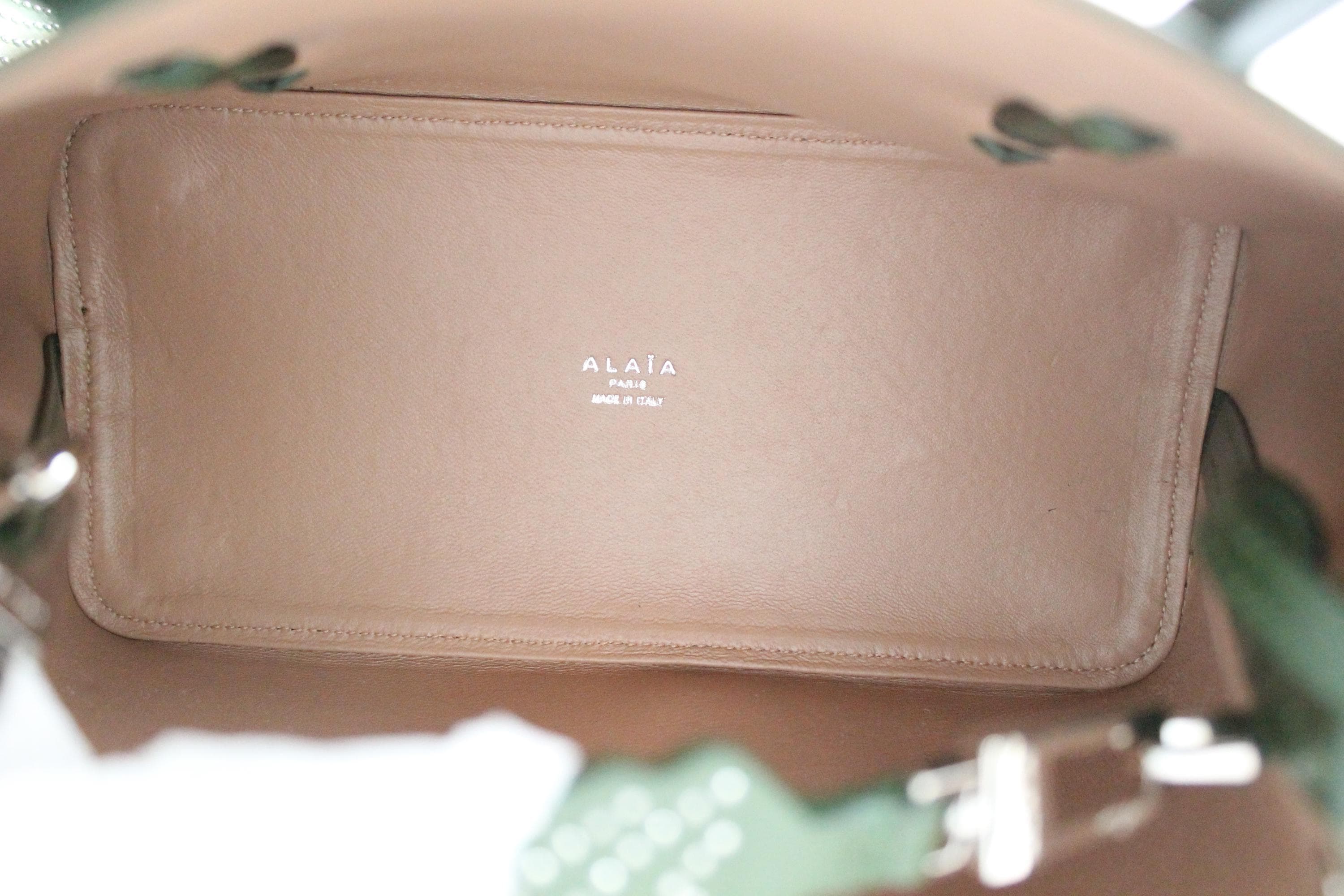 Alaïa Mina model handbag in new green leather with defects