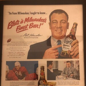 Anuncio de cerveza Blatz de 1949 enmarcado de la revista LIFE: "La primera cerveza embotellada de Milwaukee"