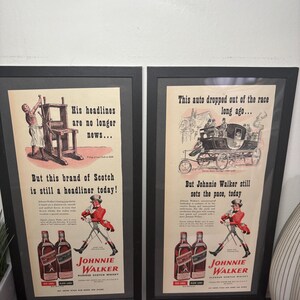 Set of 2 Vintage Framed 1943 Johnnie Walker Scotch Whiskey Advertisements *Antique Mid Century Bar Decoration* bild 6