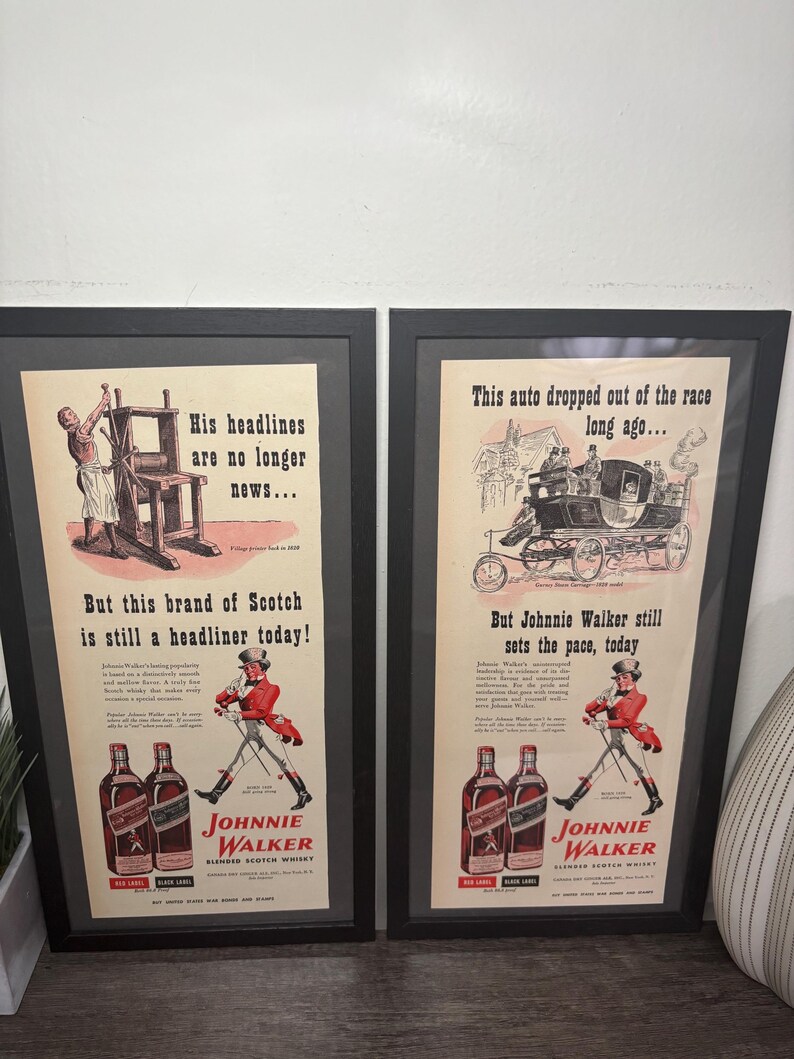 Set of 2 Vintage Framed 1943 Johnnie Walker Scotch Whiskey Advertisements *Antique Mid Century Bar Decoration* bild 6