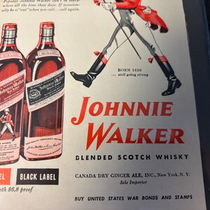 Set of 2 Vintage Framed 1943 Johnnie Walker Scotch Whiskey Advertisements *Antique Mid Century Bar Decoration* bild 8
