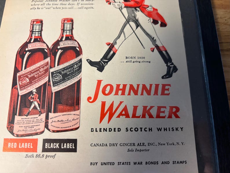 Set of 2 Vintage Framed 1943 Johnnie Walker Scotch Whiskey Advertisements *Antique Mid Century Bar Decoration* bild 8