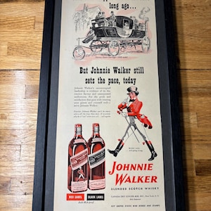 Set of 2 Vintage Framed 1943 Johnnie Walker Scotch Whiskey Advertisements *Antique Mid Century Bar Decoration* bild 3