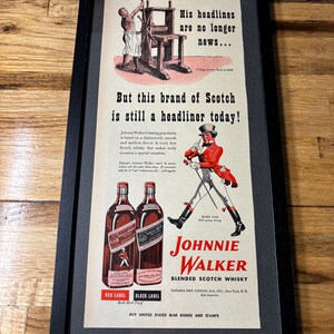 Set of 2 Vintage Framed 1943 Johnnie Walker Scotch Whiskey Advertisements *Antique Mid Century Bar Decoration* bild 4