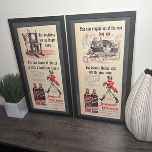 Set of 2 Vintage Framed 1943 Johnnie Walker Scotch Whiskey Advertisements *Antique Mid Century Bar Decoration* bild 7