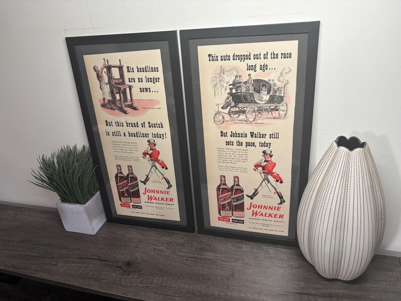 Set of 2 Vintage Framed 1943 Johnnie Walker Scotch Whiskey Advertisements *Antique Mid Century Bar Decoration* bild 7
