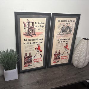 Set of 2 Vintage Framed 1943 Johnnie Walker Scotch Whiskey Advertisements *Antique Mid Century Bar Decoration* bild 9