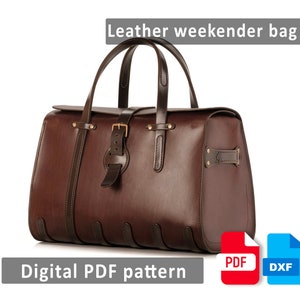 Puede incluir: Un bolso de fin de semana de cuero marrón con asa superior y cierre de hebilla. El bolso está disponible como patrón digital PDF.