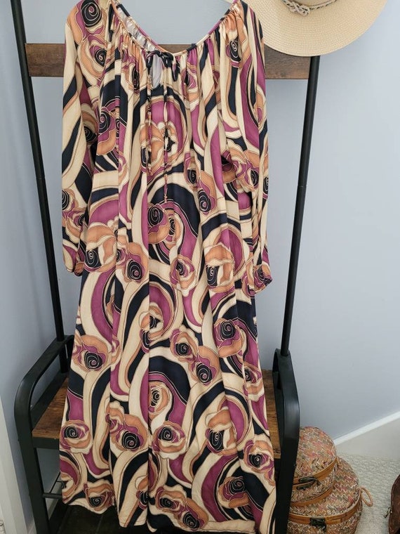 1970s vintage dress. fabulous Fun swirl print wit… - image 5