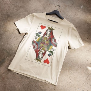 Maglietta grafica Queen of Hearts da donna, maglietta da donna stile oversize, maglietta femminista vintage, carte da gioco, stampa vintage