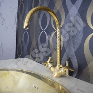 Brass Single Hole Bathroom Faucet with engraved finish, Solid brass baathroom faucet