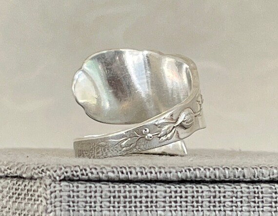 Vintage 800 Solid Silver Floral Motif Spoon Ring - image 3