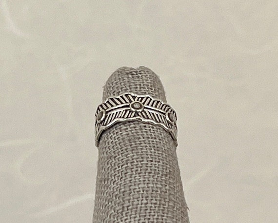 Sterling Silver Feather Pattern Toe Ring - image 2