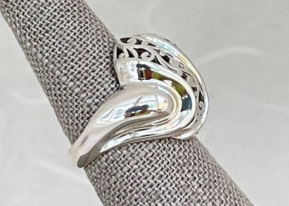 Vintage Sterling Silver Open Scrollwork Domed Ring - image 3