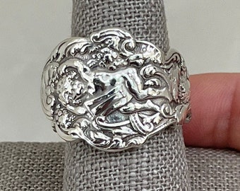 Anillo de cuchara de plata de ley maciza con querubín vintage