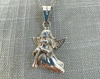 Vintage Sterling Silver 18" Singapore Necklace with Angel Pendant
