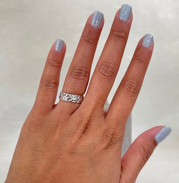 Flower Eternity Ring (SILVER)【Light】 2.49 Ctw Diamond Simulant Flower Ring. Full Eternity Ring