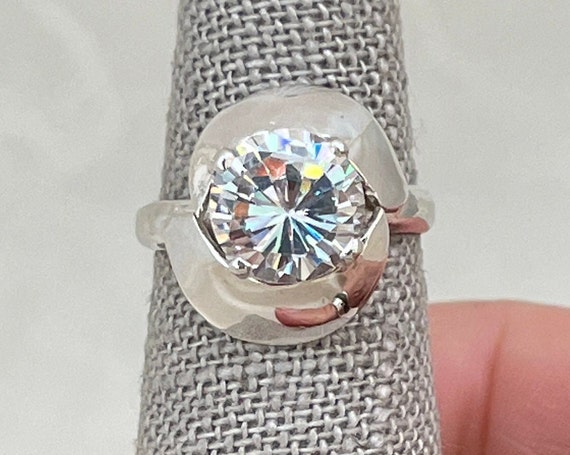 Sterling Silver Stylized Solitaire Round Cubic Zirconia Ring