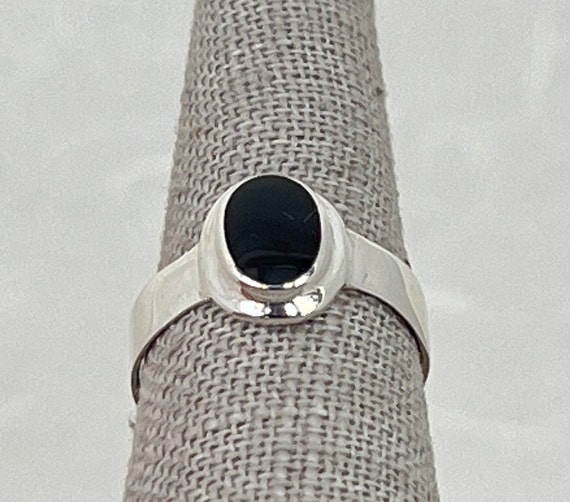 Vintage Sterling Silver Oval Black Onyx Ring - image 2